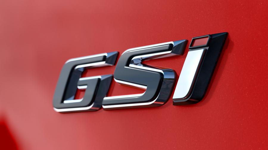 Логотип Opel Insignia GSi 2017 года  (фото 1 из 45)